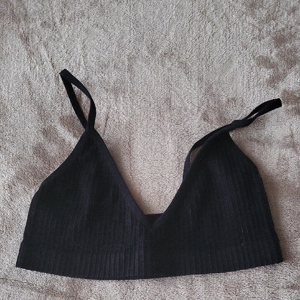 Colsie Black Ribbed Vneck Bralette